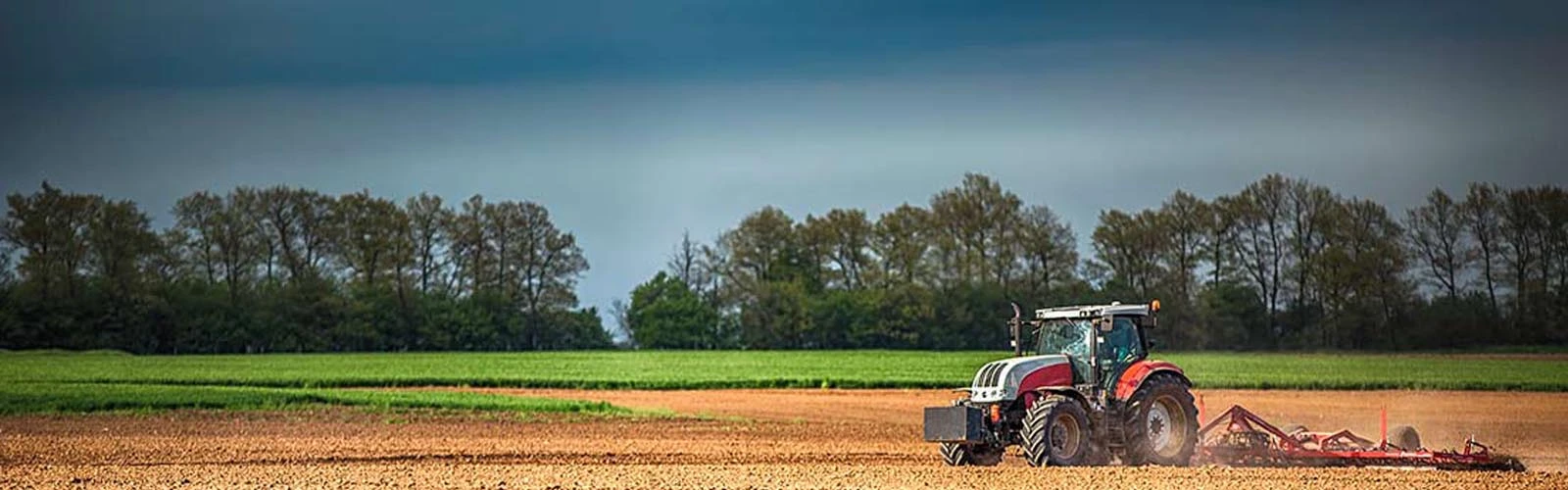 Os benefícios de possuir um trator agrícola em Moçambique